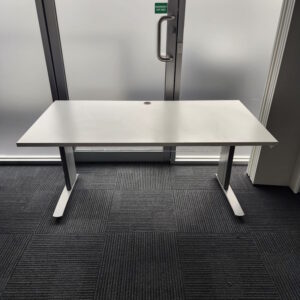 Straight Desk - 1500 x 750 - 16 available