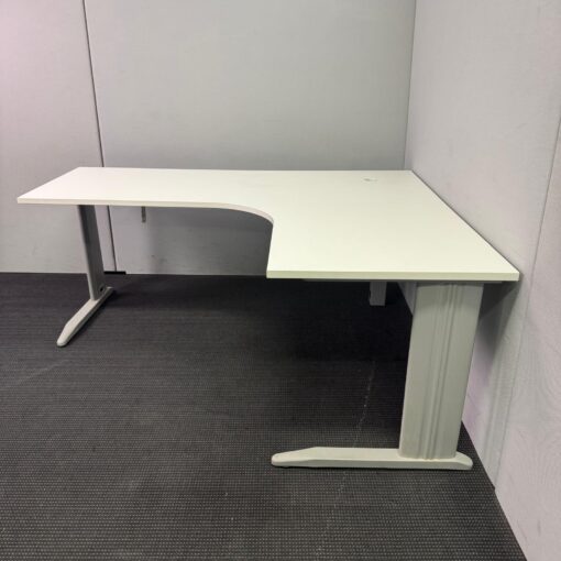 Corner Workstation - 1800 x 1500 - 3 available - Image 4