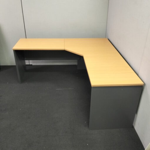 Corner Workstation - 1800 x 1800 - 1 available - Image 3