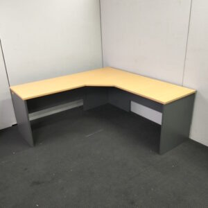 Corner Workstation - 1800 x 1800 - 1 available