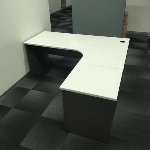 Corner Workstation 1800 x 1800 - 2 available - Image 4