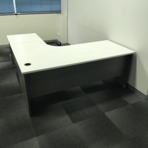 Corner Workstation 1800 x 1800 - 2 available