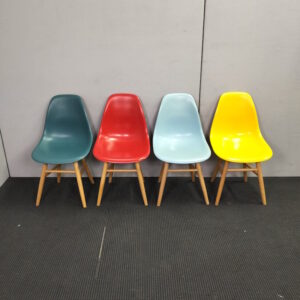 Replica Eames® Plastic Side Chair - 4 available