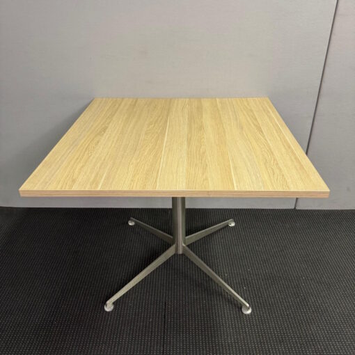 Square Table - 900 x 900 - 1 available - Image 2