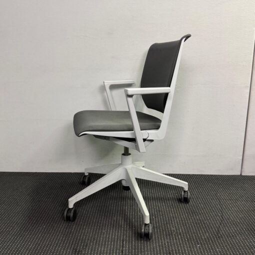 Haworth Very Conference Chair - 12 available - Image 3