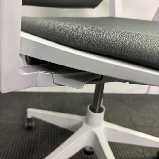 Haworth Very Conference Chair - 12 available - Image 6