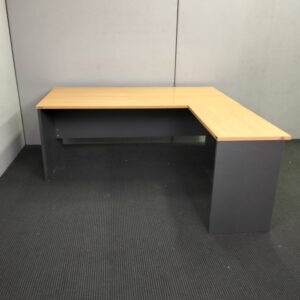 Desk and Return - 1800 x 1800 - 1 available