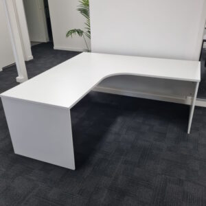 Corner Workstation - 1800 x 1800 - 11 available
