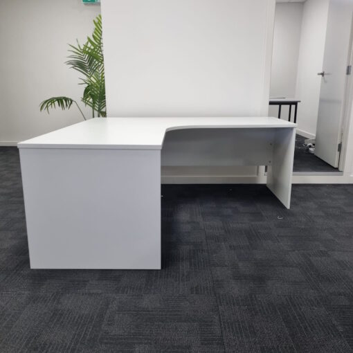 Corner Workstation - 1800 x 1800 - 1 available - Image 3