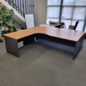 Corner Workstation 2400 x 1800 - 2 available