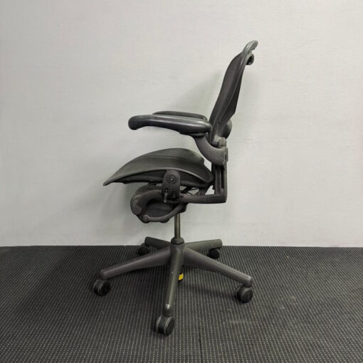 Herman Miller Aeron Office Chair Size B - 1 available - Image 3