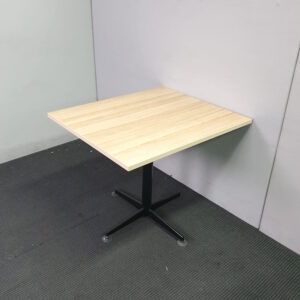 Table - 900 x 750 - 6 available