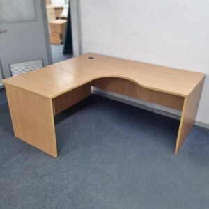 Corner Workstation - 1800 x 1800 - 1 available