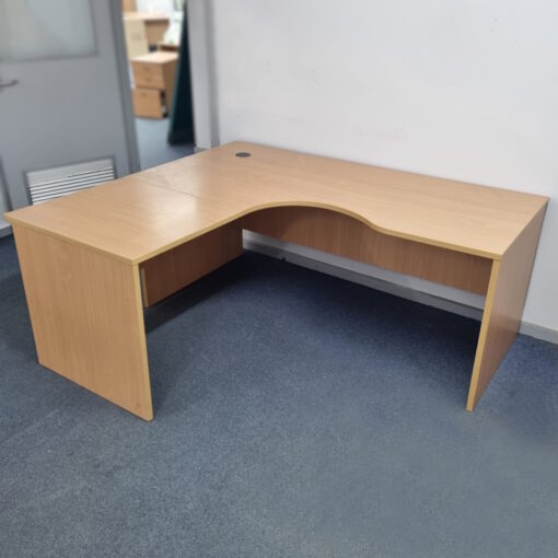 Corner Workstation - 1800 x 1800 - 1 available