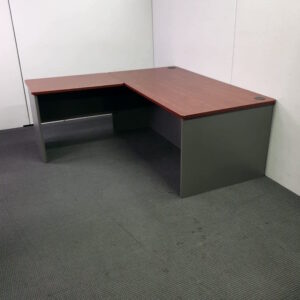 Desk and Return - 1800 x 1800 - 2 available