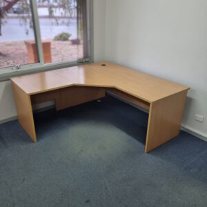 Corner Workstation - 1800 x 1800 - 2 available