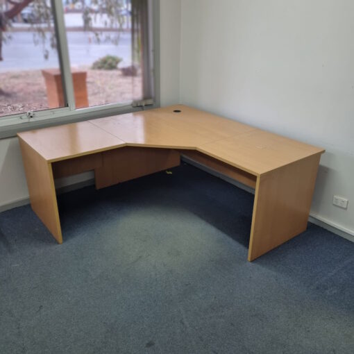 Corner Workstation - 1800 x 1800 - 2 available