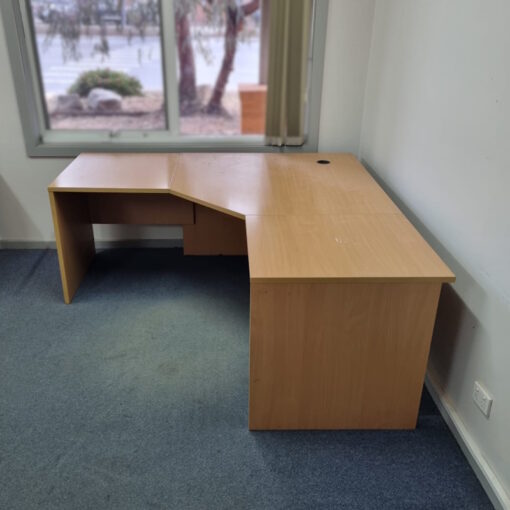 Corner Workstation - 1800 x 1800 - 2 available - Image 2