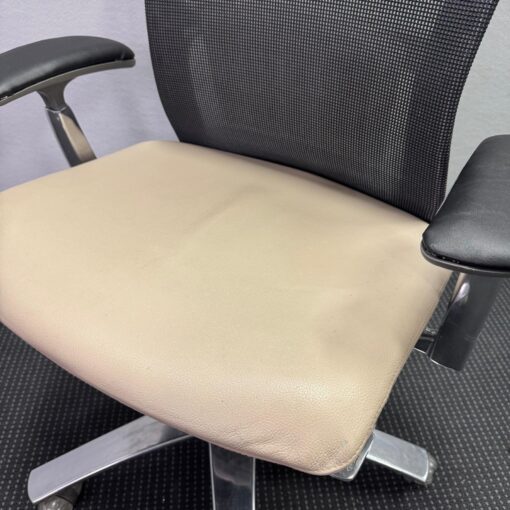 Life Chair by Formway with Armrests Leather Seat - 1 available - Image 5