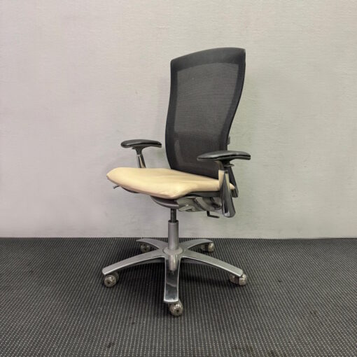 Life Chair by Formway with Armrests Leather Seat - 1 available - Image 2