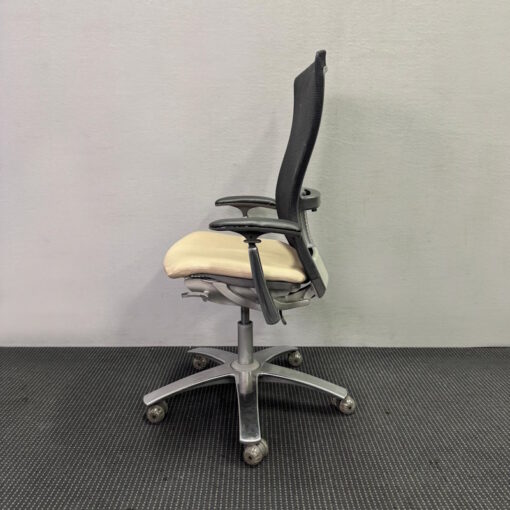 Life Chair by Formway with Armrests Leather Seat - 1 available - Image 3