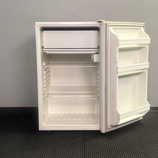 Westinghouse RA140S-R Bar Fridge - 1 available - Image 2