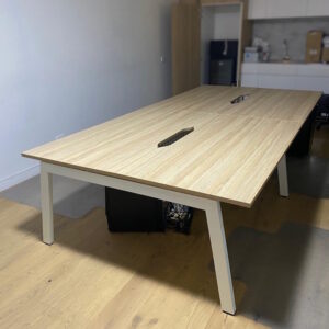 4 Person Desk - 3200 x 1600 - 1 available