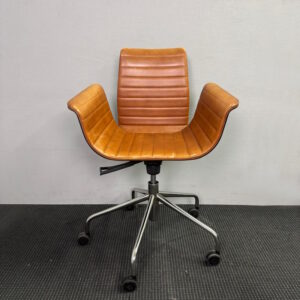 Meeting 1635 Chair by Bross - 3 available