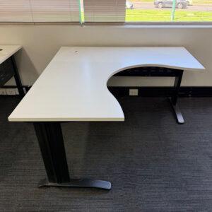 Corner Workstation - 1500 x 1500 - 12 available