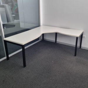 Corner Workstation - 2100 x 1800 - 4 available