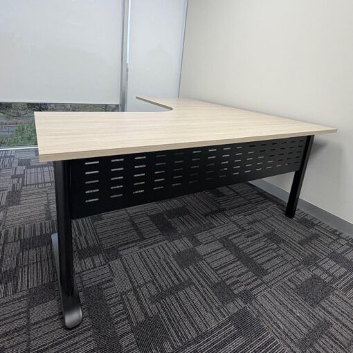 Corner Workstation - 1800 x 1800 - 3 available - Image 2