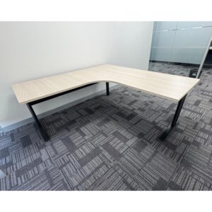 Corner Workstation - 1800 x 1800 - 3 available