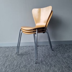 Replica Arne Jacobsen Series 7 Chair - 8 available
