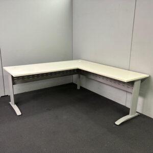 Desk and Return - 1800 x 1800 - 1 available