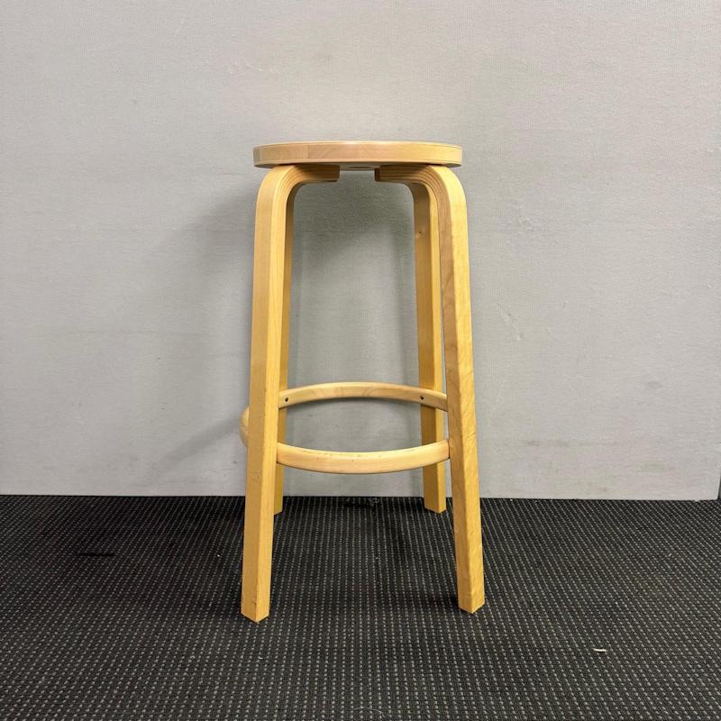 Bar stool 64 by Alvar Aalto for Artek - 6 available - Image 3
