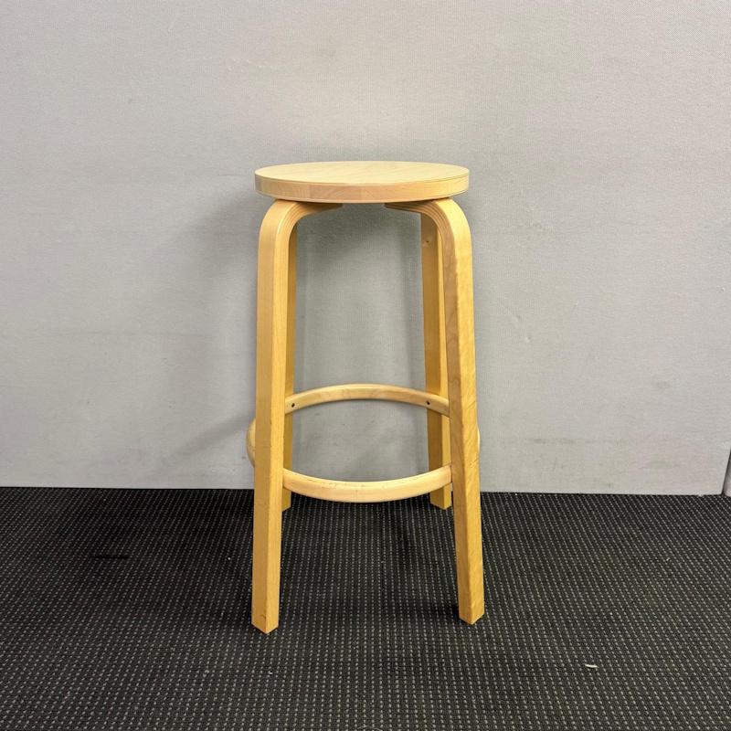 Bar stool 64 by Alvar Aalto for Artek - 6 available - Image 5