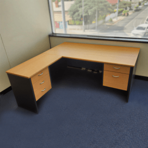 Corner Workstation - 1800 x 1800 - 1 available