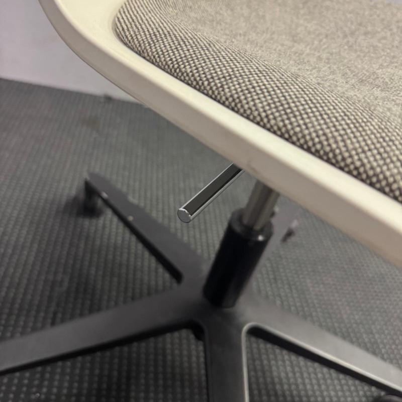 Office Chair HAL Re Studio with Seat Cushion by Vitra - 5 available - Image 7