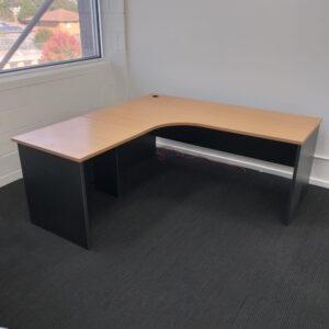 Corner Workstation - 1800 x 1800 - 7 available