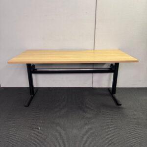 Straight Desk - 1600 x 800 - 18 available