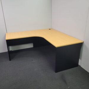 Corner Workstation - 1800 x 1800 - 9 available