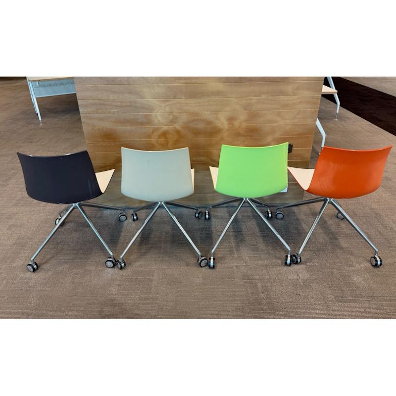 Catifa 46 4 Way Castor & Swivel Chair by Arper - 50 available - Image 2