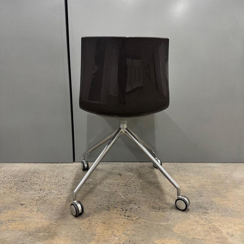 Catifa 46 4 Way Castor & Swivel Chair by Arper - 50 available - Image 8