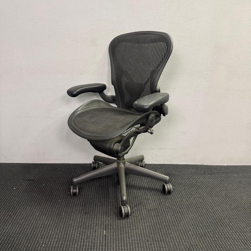 Herman Miller Aeron With PostureFit & Adjustable Arms Size A - 2 available - Image 2