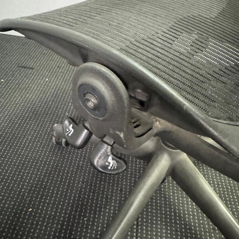 Herman Miller Aeron With PostureFit & Adjustable Arms Size B - 4 available - Image 10